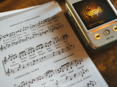 Wie baue ich ein überzeugendes one‑sheet und audio‑demo für internationale gospel‑bookings in vier schritten