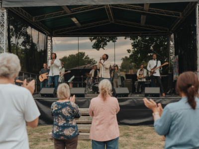 Wie du ein kleines gospelfestival mit lokalem sponsor und crowdfunding in sechs schritten aufbaust